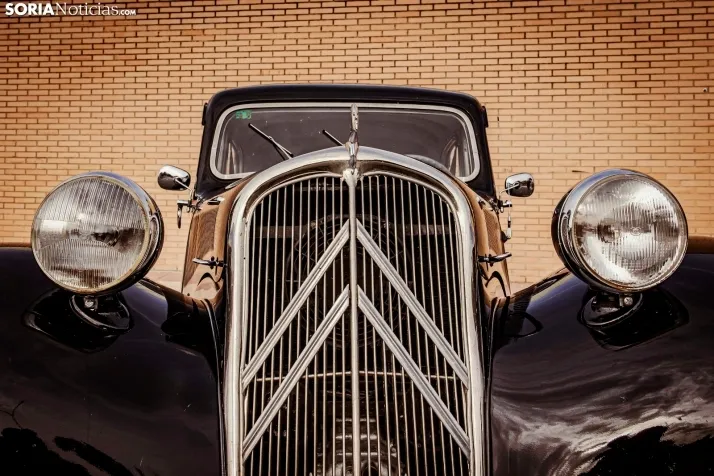 Coches clásicos en San Esteban 2025./ Viksar Fotografía