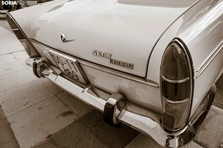 Coches clásicos en San Esteban 2025./ Viksar Fotografía