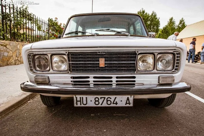 Coches clásicos en San Esteban 2025./ Viksar Fotografía