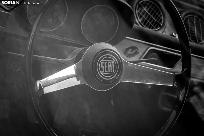 Coches clásicos en San Esteban 2025./ Viksar Fotografía