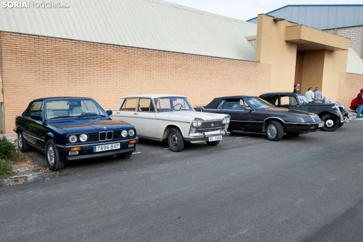 Coches clásicos en San Esteban 2025./ Viksar Fotografía