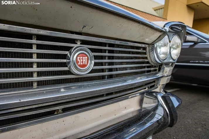 Coches clásicos en San Esteban 2025./ Viksar Fotografía