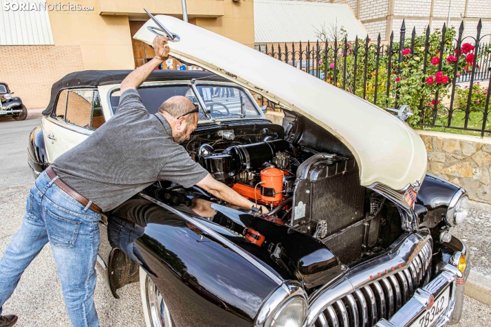 Coches clásicos en San Esteban 2025./ Viksar Fotografía