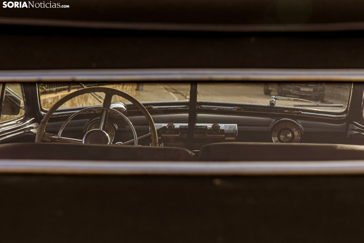 Coches clásicos en San Esteban 2025./ Viksar Fotografía