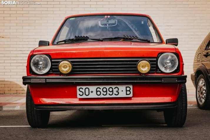 Coches clásicos en San Esteban 2025./ Viksar Fotografía
