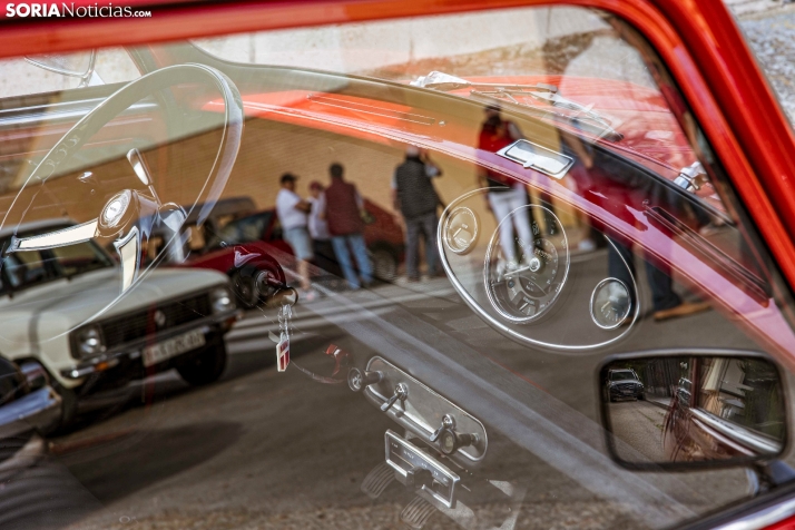 Coches clásicos en San Esteban 2025./ Viksar Fotografía