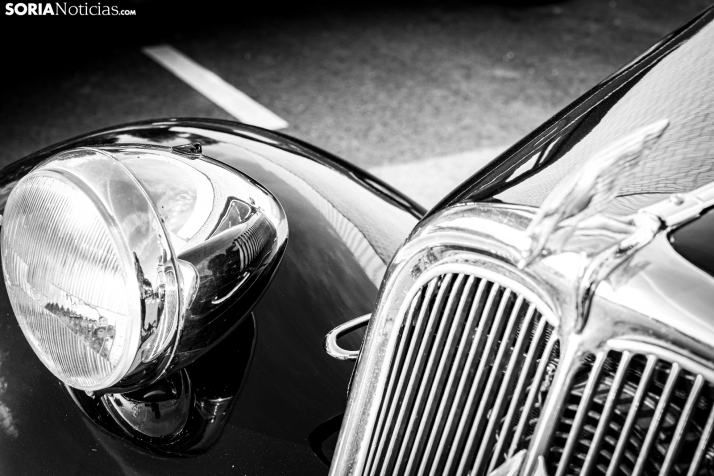Coches clásicos en San Esteban 2025./ Viksar Fotografía