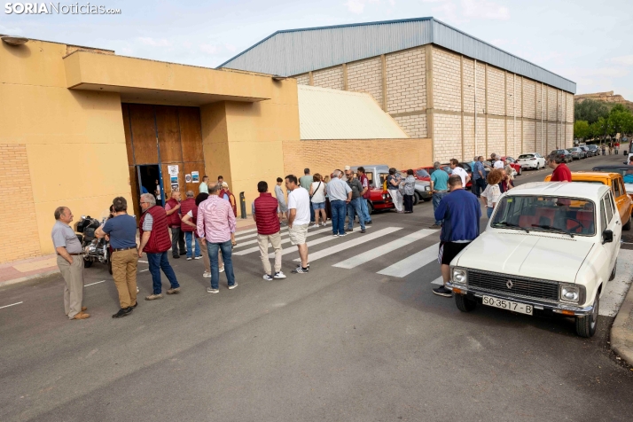 Coches clásicos en San Esteban 2025./ Viksar Fotografía