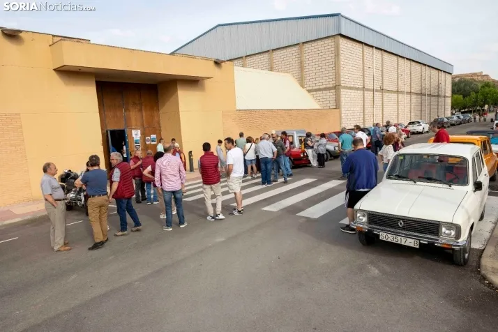 Coches clásicos en San Esteban 2025./ Viksar Fotografía