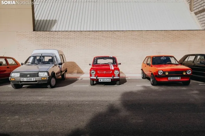 Coches clásicos en San Esteban 2025./ Viksar Fotografía