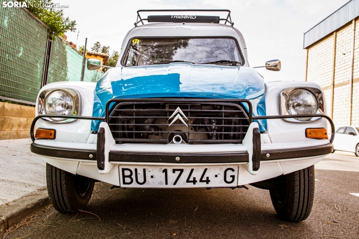 Coches clásicos en San Esteban 2025./ Viksar Fotografía