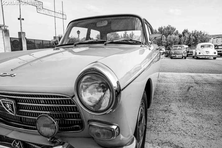 Coches clásicos en San Esteban 2025./ Viksar Fotografía