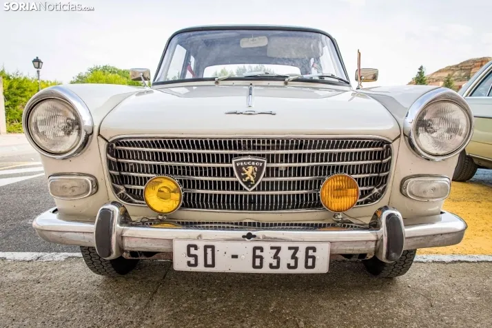 Coches clásicos en San Esteban 2025./ Viksar Fotografía