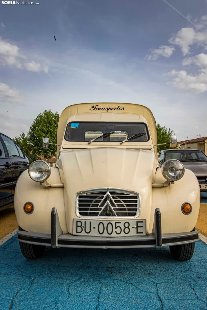 Coches clásicos en San Esteban 2025./ Viksar Fotografía