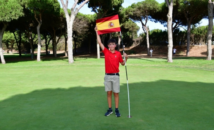 Enzo Jiménez remata la faena para alzar el título con brillantez en el Campeonato de España Alevín de golf