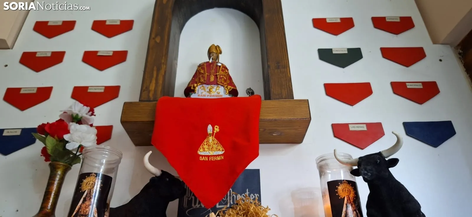 Foto 2 - Pasi&oacute;n por San Ferm&iacute;n en este pueblo de Soria: Cantan al patr&oacute;n, ven el encierro y lo comentan