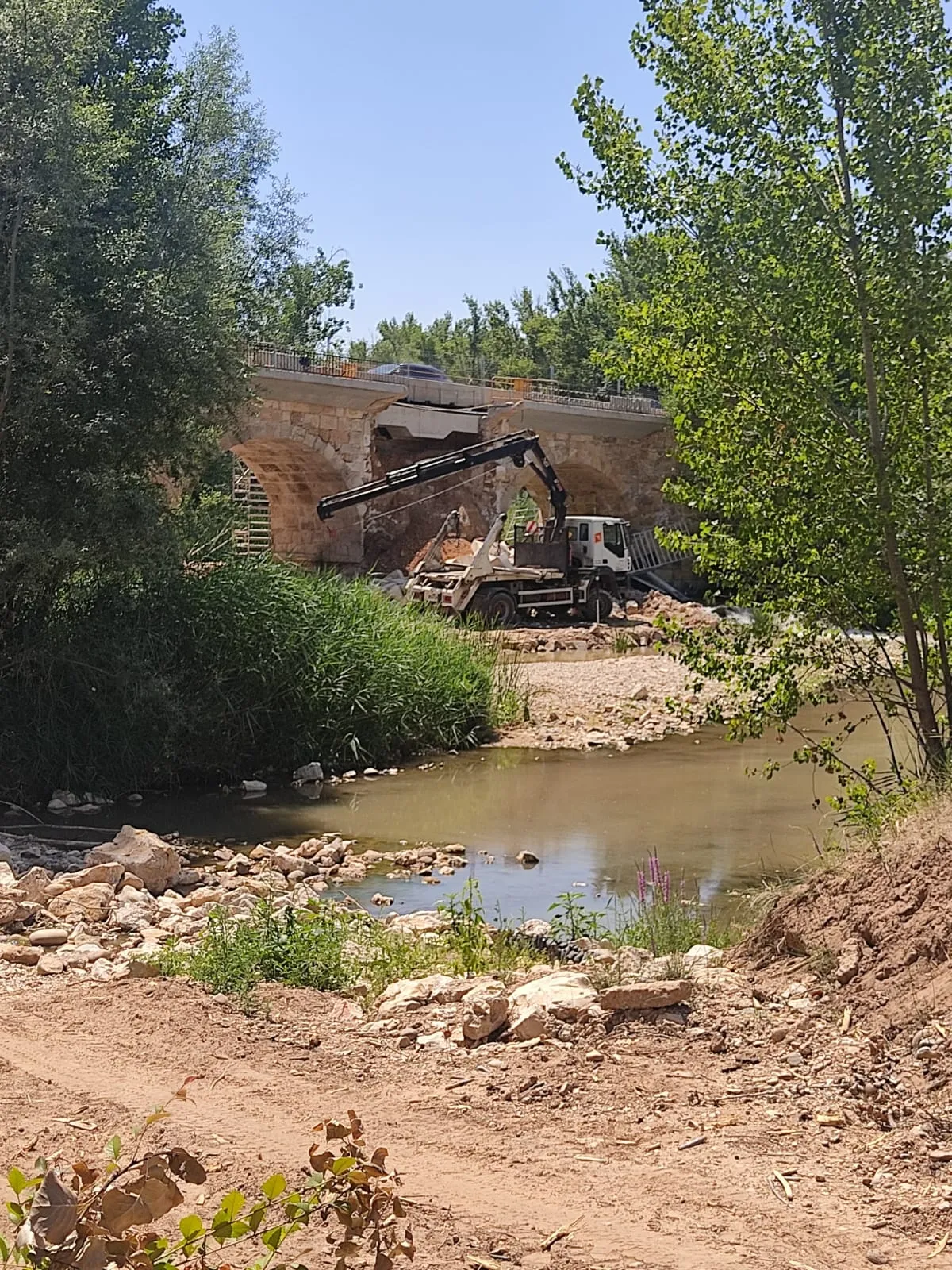 Foto 2 - El alcalde de San Esteban denuncia un nuevo derrumbe del puente