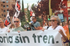 Foto 5 - FOTOS y CRÓNICA | Soria Ya reúne a medio millar de voces para exigir el ferrocarril en la provincia