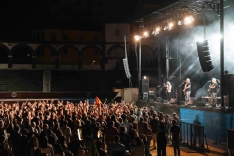 Soria baila al ritmo del mejor rock. Imágenes de Alma Perra fotografía.