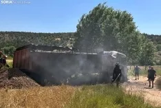 Foto 5 - Arde un cami&oacute;n en Bayubas de Abajo