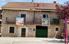 Una imagen de los balcones que lucen coloridos en Castillejo. /SN