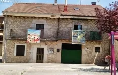 Una imagen de los balcones que lucen coloridos en Castillejo. /SN
