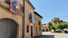 Una imagen de los balcones que lucen coloridos en Castillejo. /SN
