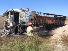 Foto 4 - Arde un camión en Bayubas de Abajo