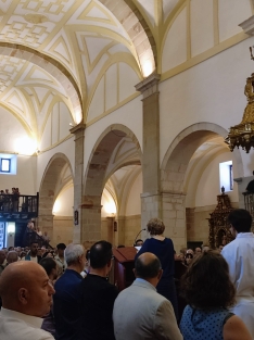 Una imagen hoy del templo durante las fiestas de la localidad pinariega. /DOS