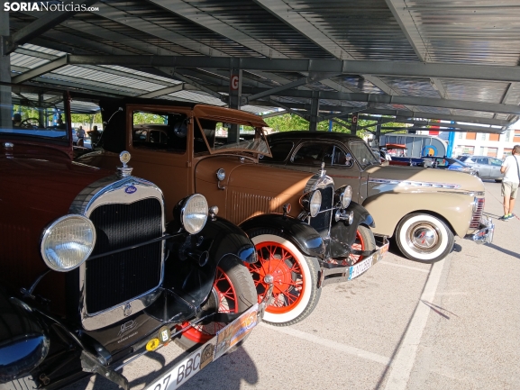GALERÍA | Los clásicos despiertan la admiración de decenas de sorianos en la XXXVI Concentración de Coches Antiguos