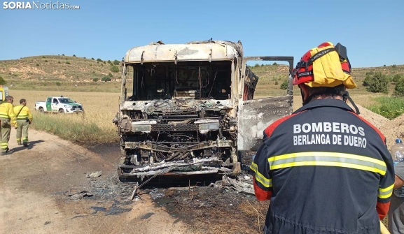 Arde un camión en Bayubas de Abajo