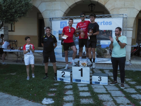 Sergio Correa (Deporama Soriano) gana el Triatlón de Dueñas
