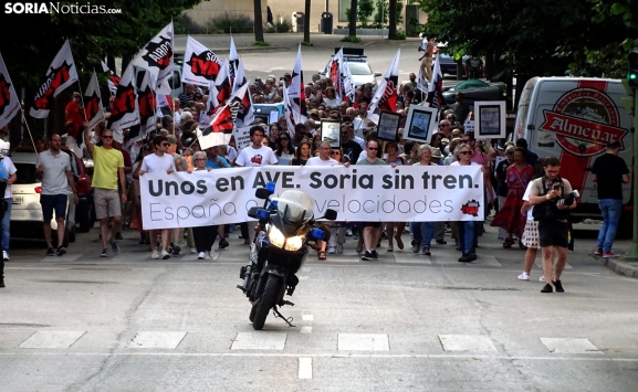FOTOS y CRÓNICA | Soria Ya reúne a medio millar de voces para exigir el ferrocarril en la provincia
