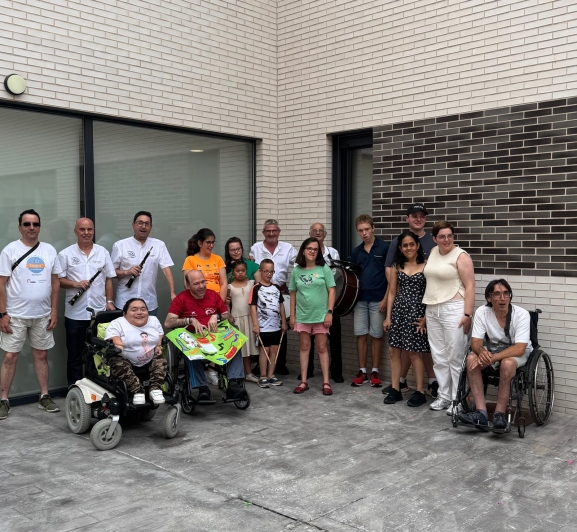 El sonido más sanjuanero inunda ASPACE Soria con una visita muy especial