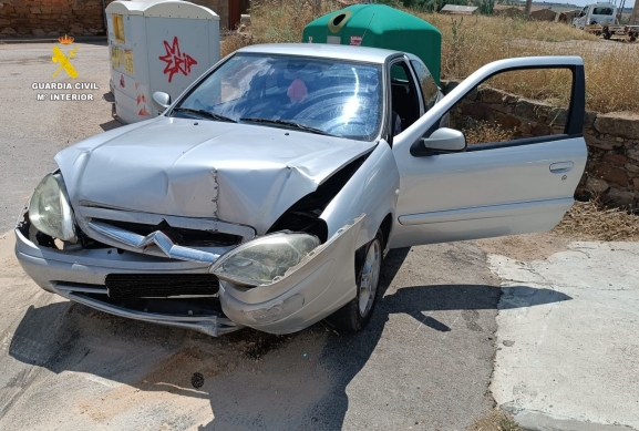 La Guardia Civil de Soria investiga a una conductora sin carnet por chocarse con una casa y por fingir que el acompañante era el piloto