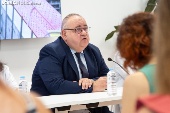 El consejero de Sanidad anuncia una importante novedad para el Virgen del Mirón