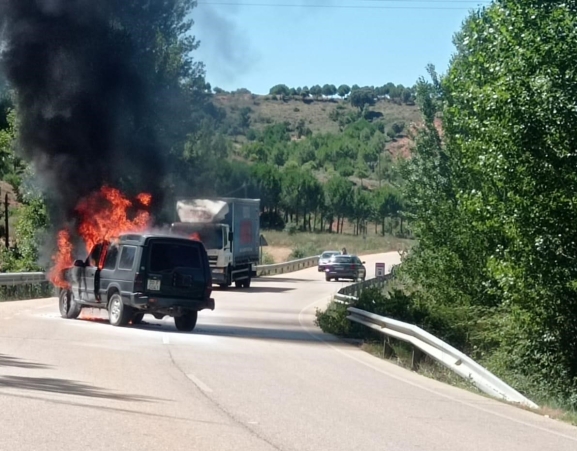 Arde un todoterreno en la ribera soriana