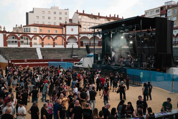 Soria baila al ritmo del mejor rock. Imágenes de Alma Perra fotografía.