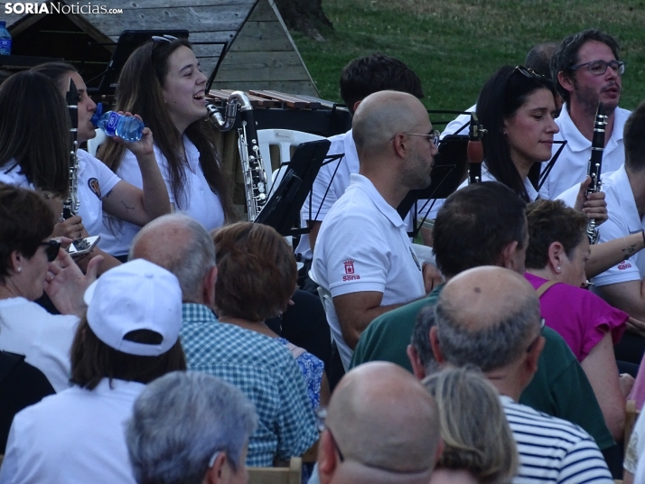 Una imagen del estreno veraniego de la Banda municipal de Música. /PC
