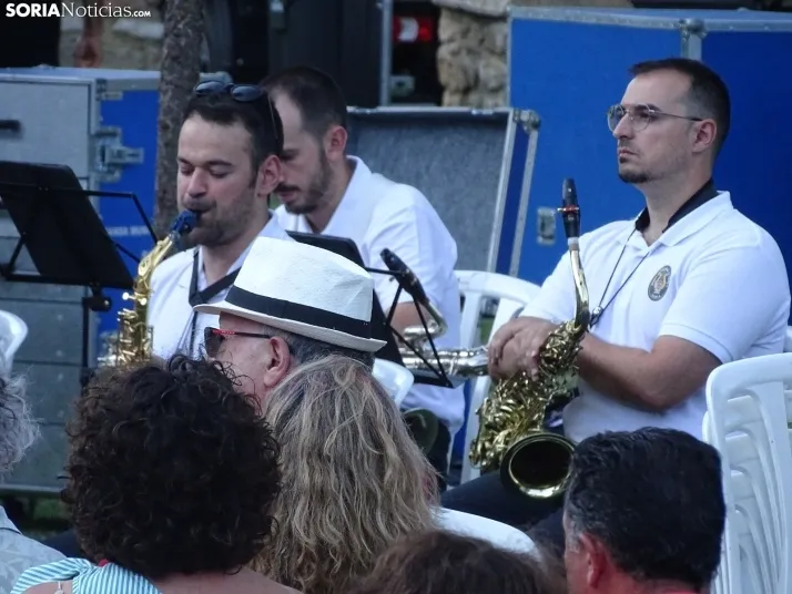 Una imagen del estreno veraniego de la Banda municipal de Música. /PC