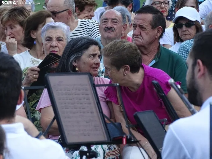 Una imagen del estreno veraniego de la Banda municipal de Música. /PC