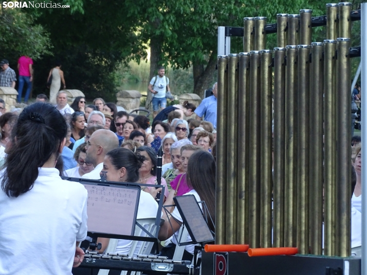 Una imagen del estreno veraniego de la Banda municipal de Música. /PC