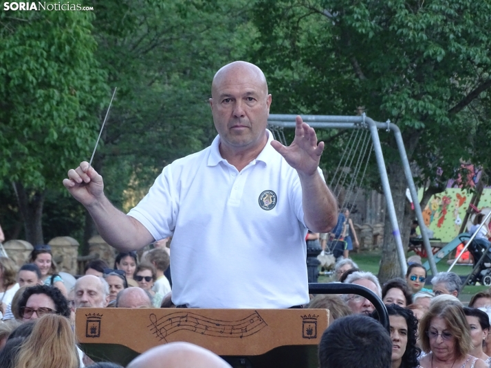 Una imagen del estreno veraniego de la Banda municipal de Música. /PC