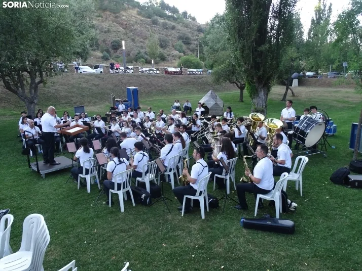 Una imagen del estreno veraniego de la Banda municipal de Música. /PC