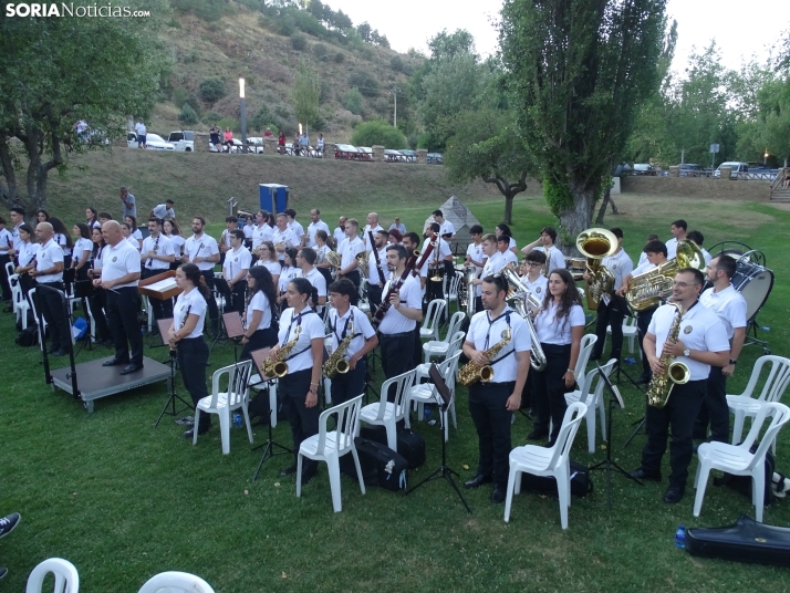 Una imagen del estreno veraniego de la Banda municipal de Música. /PC