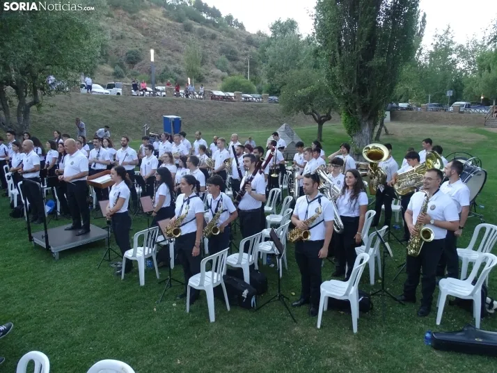 Una imagen del estreno veraniego de la Banda municipal de Música. /PC