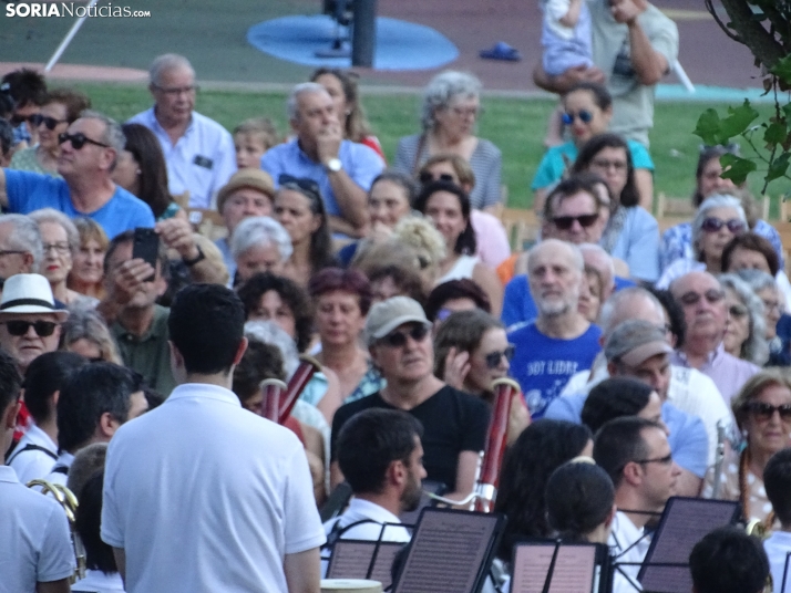 Una imagen del estreno veraniego de la Banda municipal de Música. /PC