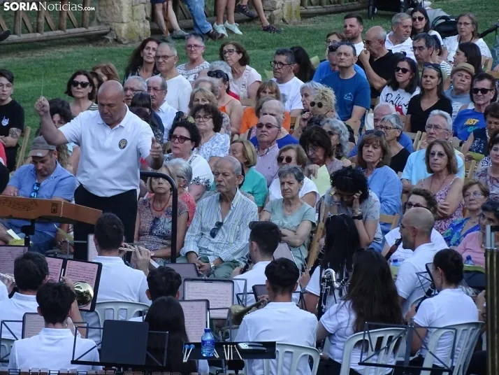 Una imagen del estreno veraniego de la Banda municipal de Música. /PC