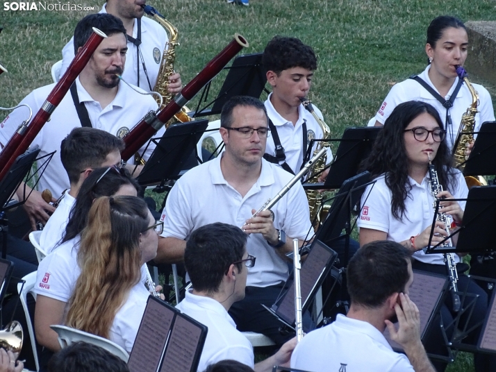 Una imagen del estreno veraniego de la Banda municipal de Música. /PC
