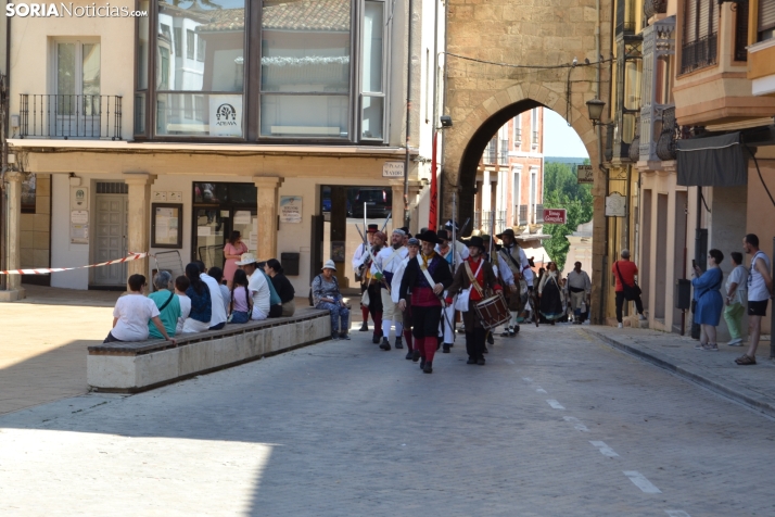 En im&aacute;genes: Almaz&aacute;n regresa a 1810 con la representaci&oacute;n de la batalla contra el ej&eacu